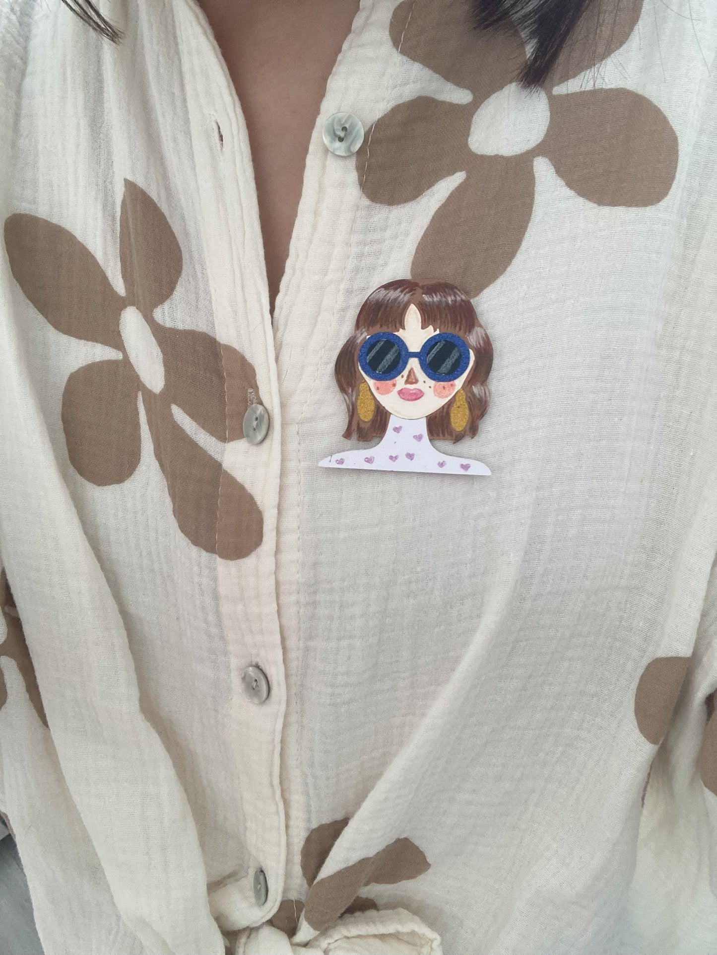 Broche personnalisée Femme d’après photo – Fait main
