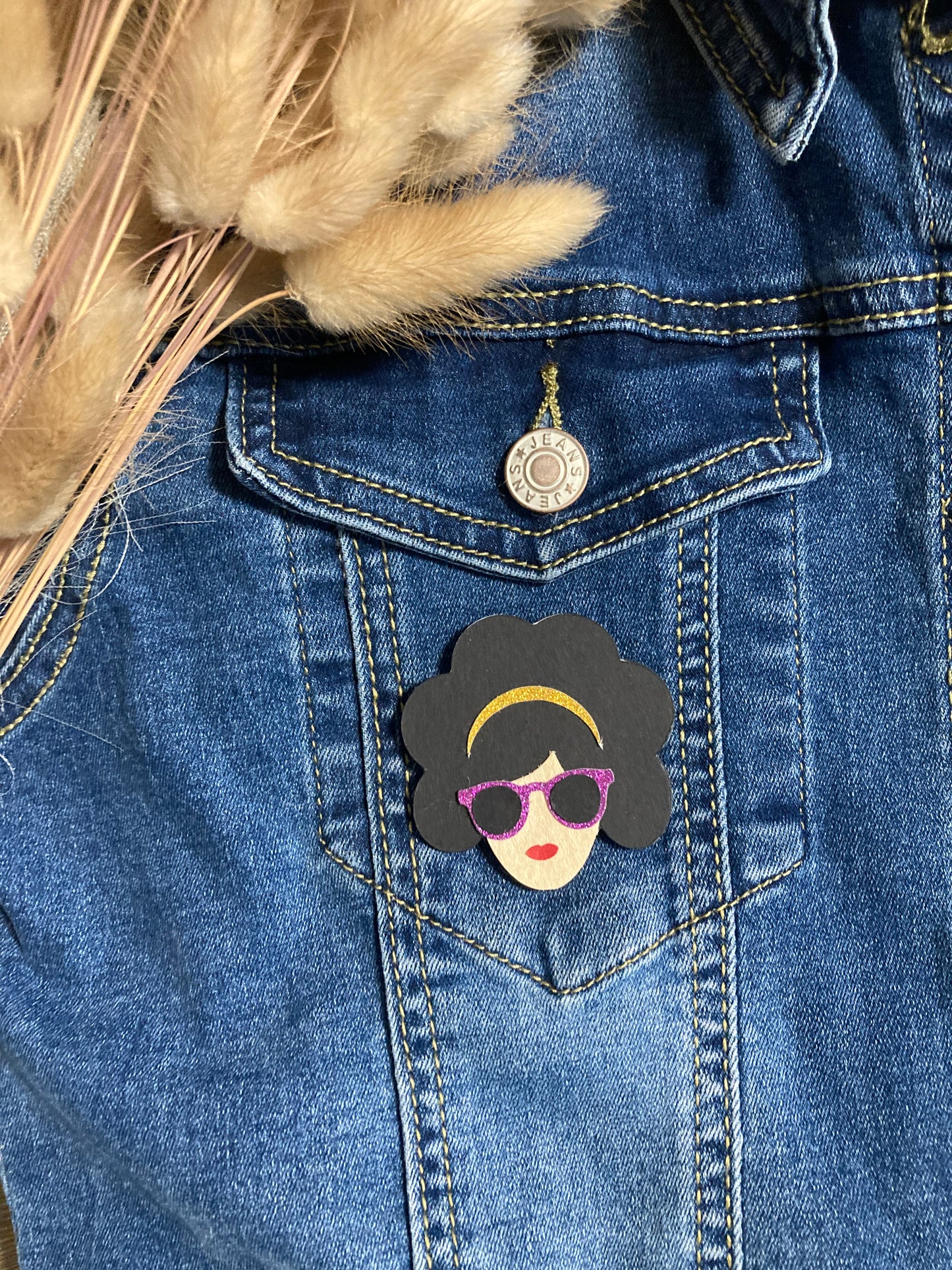 Broche originale femme – Bijou artistique en papier Fait Main