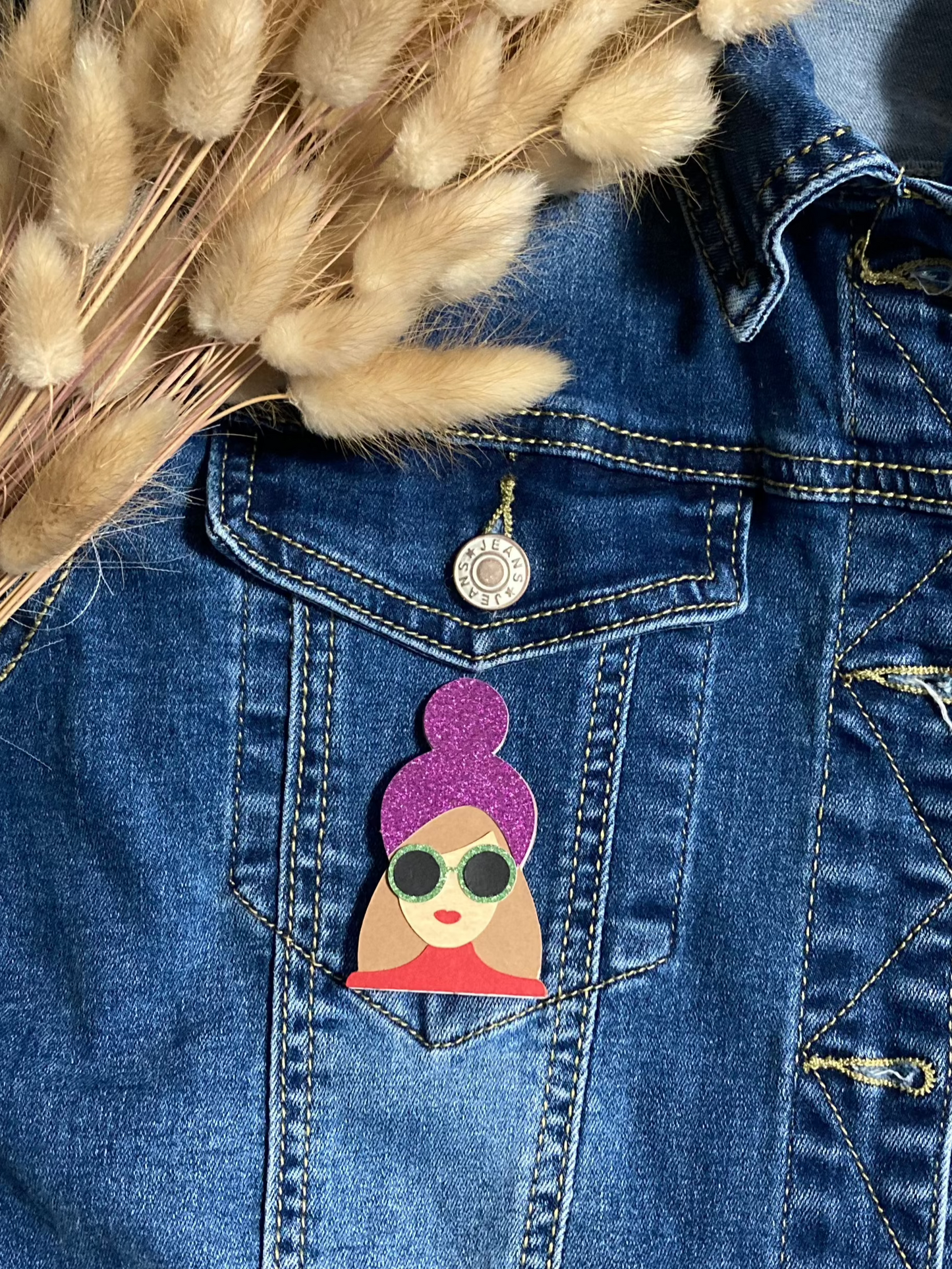Broche originale femme – Bijou artistique en papier Fait Main